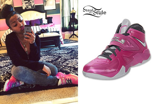 Zonnique Pullins: Pink Nike Sneakers