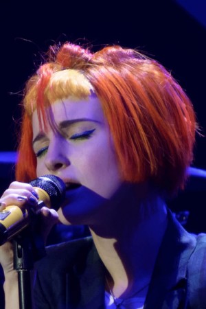 Hayley Williams Straight Orange Baby Bangs, Bob, Colored Bangs ...