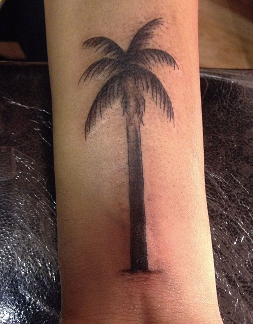 amira-mccarthy-palm-tree-tattoo