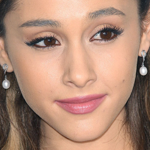 Ariana Grande Makeup: Gold Eyeshadow & Pink Lipstick | Steal Her Style