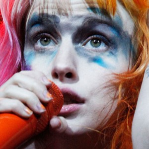 Hayley Williams Makeup: Black Eyeshadow, Blue Eyeshadow & | Steal Her Style