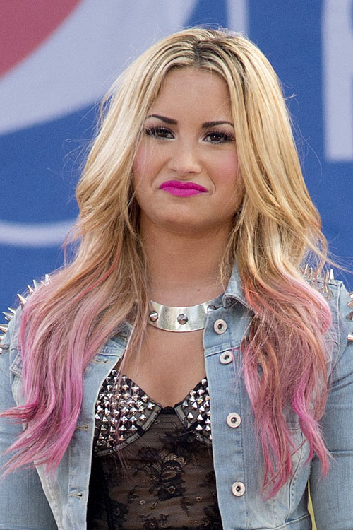 Demi Lovato S Hairstyles Hair Colors Steal Her Style Page 10