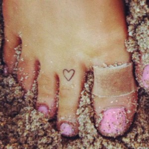 Ariana Grande Heart Toe Tattoo | Steal Her Style