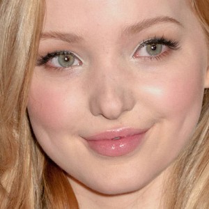 Dove Cameron Makeup: White Eyeshadow & Pink Lip Gloss | Steal Her Style