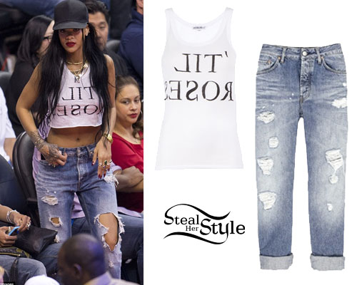 Rihanna attended a basketball match in LA May 11th 2014 - photo: dailymail
