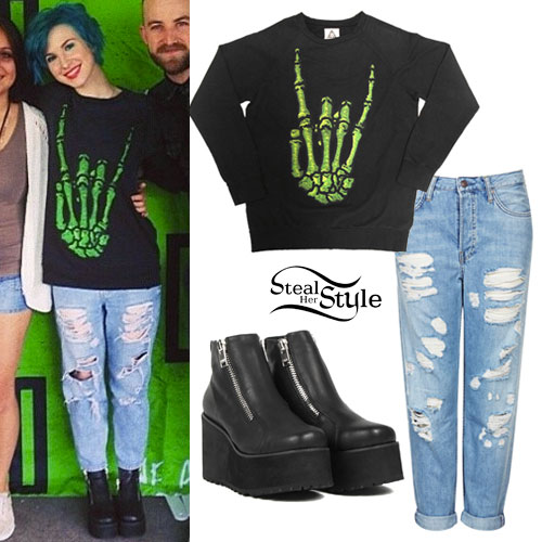 Hayley Williams: Skeleton Hand Sweater Outfit