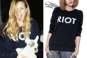 Bella Thorne: Black 'RIOT' Sweatshirt | Steal Her Style