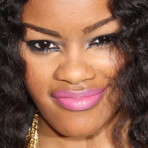 Teyana Taylor Makeup: Black Eyeshadow & Hot Pink Lipstick | Steal Her Style