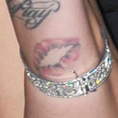 demi-lovato-kiss-wrist-tattoo