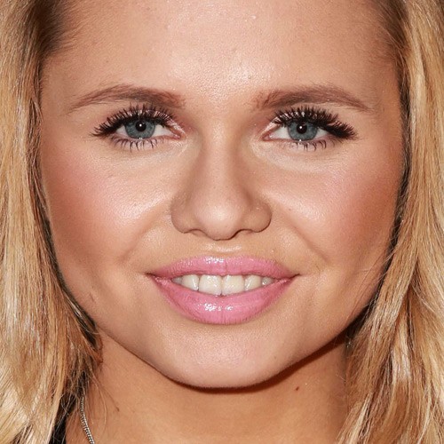 Alli Simpson Makeup Nude Eyeshadow And Pink Lipstick Steal Her Style