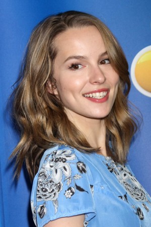 Bridgit Mendler Wavy Light Brown Long Bob Hairstyle | Steal Her Style