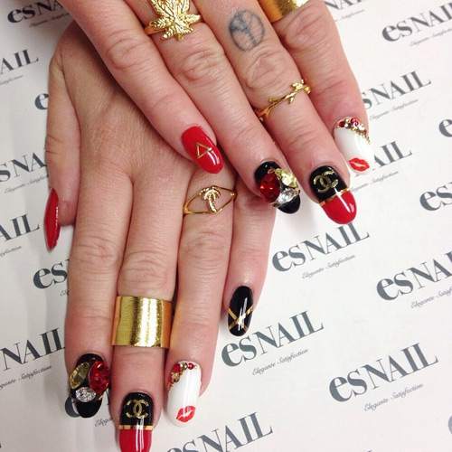 Chanel Logo Nail Art  Chanel nails, Nails, Nail art