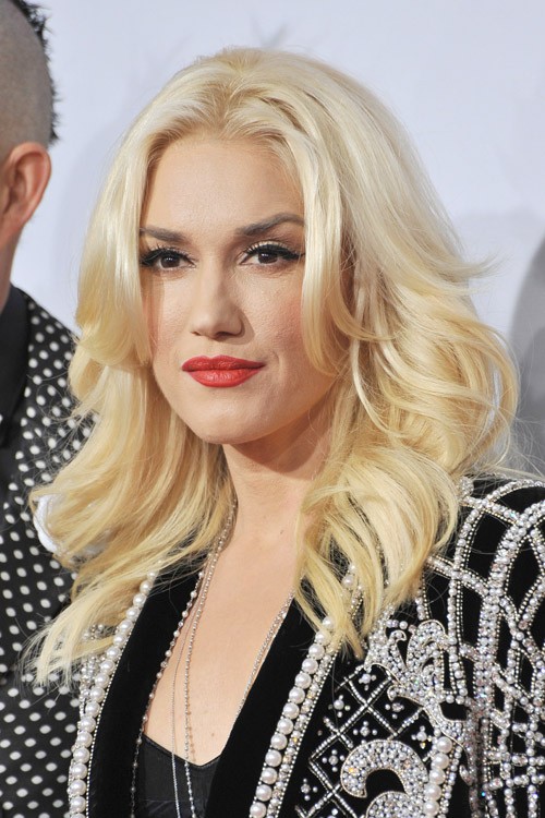 Gwen Stefani Wavy Platinum Blonde Loose Waves Hairstyle Steal Her Style 