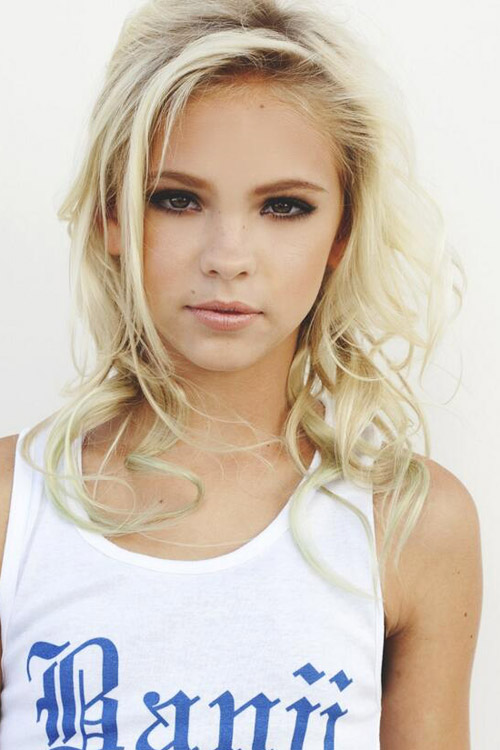 Jordyn Jones Wavy Platinum Blonde Messy Hairstyle Steal Her Style