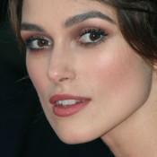 Keira Knightley Makeup: Beige Eyeshadow, Black Eyeshadow & Metallic