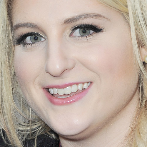 Meghan Trainor Makeup: Black Eyeshadow, Bronze Eyeshadow & Red