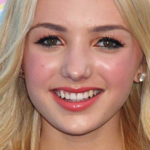 Peyton List Makeup Bronze Eyeshadow, Gold Eyeshadow & Clear Lip Gloss