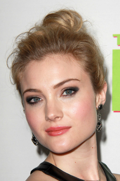 Skyler Samuels Hairstyles & Hair Colors | Steal Her Style