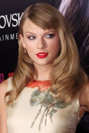 Taylor Swift's Hairstyles & Hair Colors | Steal Her Style | Page 3
