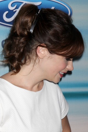 Zooey Deschanel's Hairstyles & Hair Colors | Steal Her Style