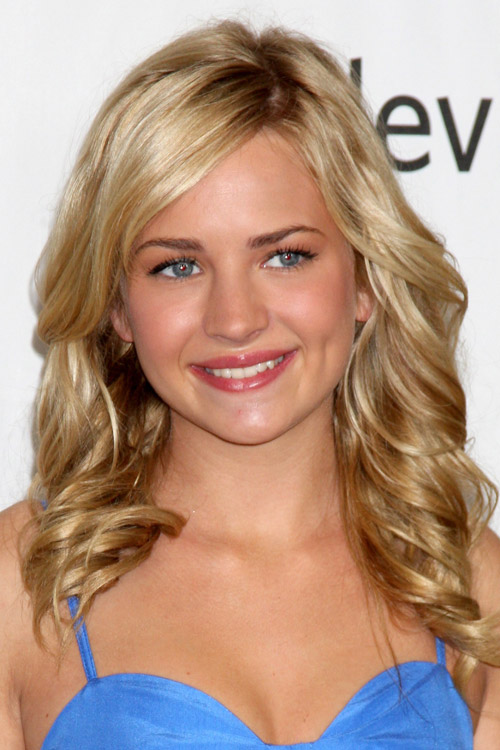 Britt Robertson Wavy Honey Blonde All-Over Highlights, Barrel Curls ...