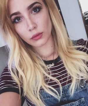 Halsey Wavy Golden Blonde Hairstyle | Steal Her Style