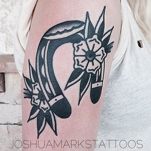 Horseshoe - Flower Tattoo by BetoKamciTattoo on DeviantArt
