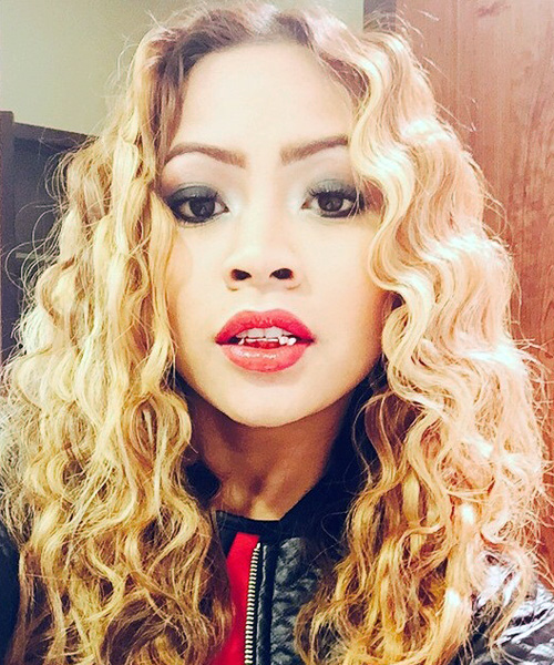 Honey Cocaine Curly Honey Blonde Pin Curls Hairstyle 
