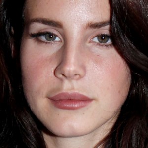 Lana Del Rey Makeup: Nude Eyeshadow & Pale Pink Lipstick | Steal Her Style