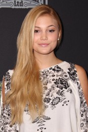 Olivia Holt Straight Golden Blonde Faux Sidecut, Side Part Hairstyle ...