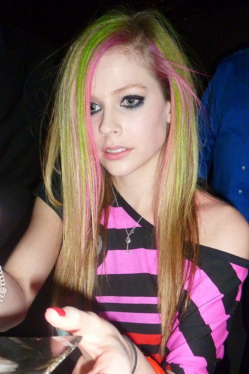 Avril Lavigne Straight Honey Blonde Angled, Peek-A-Boo 
