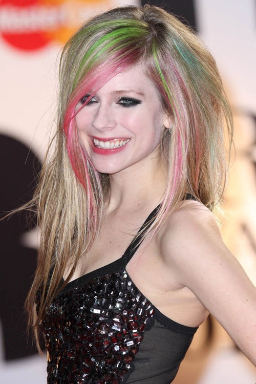 Avril Lavigne S Hairstyles Hair Colors Steal Her Style Page 2