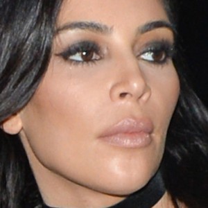 Kim Kardashian Makeup: Silver Eyeshadow, Taupe Eyeshadow & Nude ...