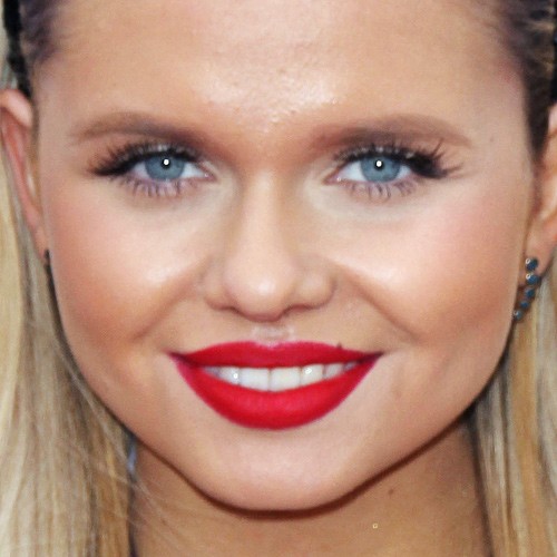 Alli Simpson Makeup Taupe Eyeshadow And Red Lipstick Steal Her Style