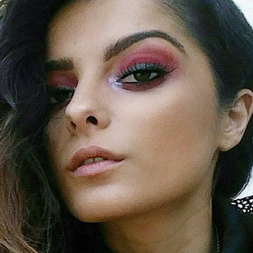 Bebe Rexha Makeup: Gray Eyeshadow, Pink Eyeshadow & Nude Lipstick ...