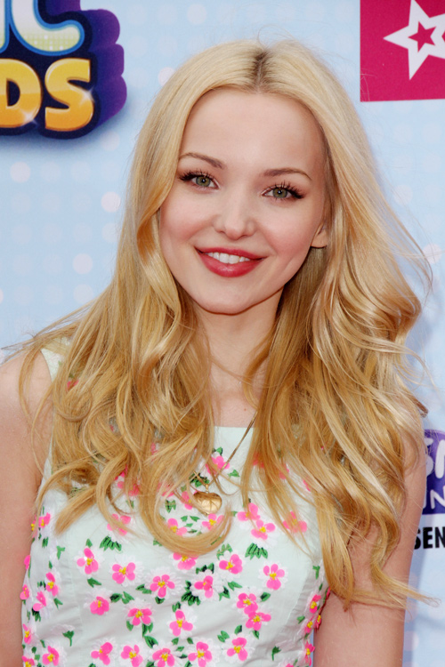 Dove Cameron Wavy Golden Blonde Loose Waves Hairstyle | Steal Her Style