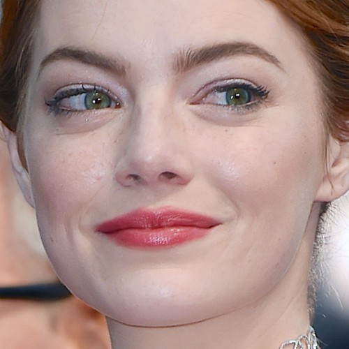 Emma Stone Makeup: Silver Eyeshadow & Peach Lipstick | Steal Her Style