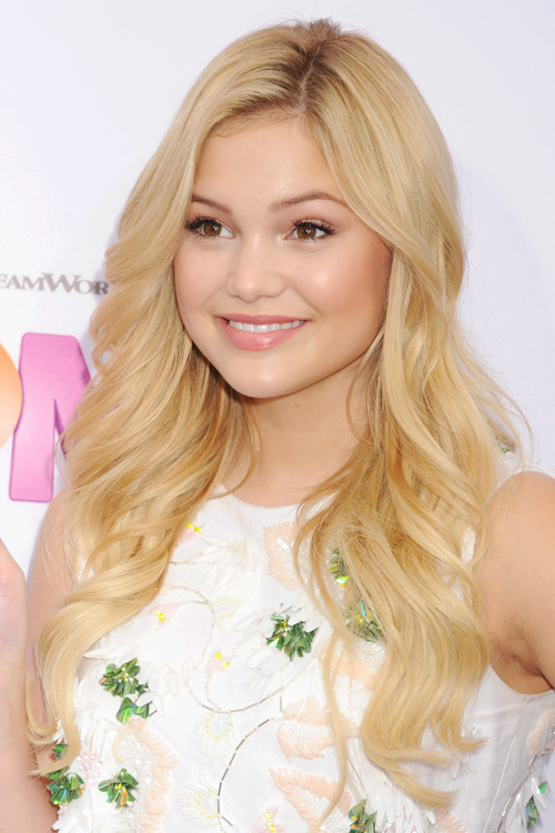 Olivia Holt Wavy Golden Blonde Loose Waves Hairstyle | Steal Her Style