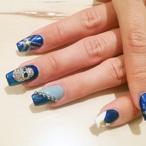 Ashley Tisdale Bronze Glitter Nails | Steal Her Style