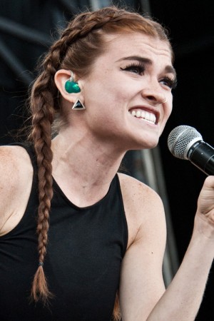 Mandy Lee's Hairstyles & Hair Colors | Steal Her Style