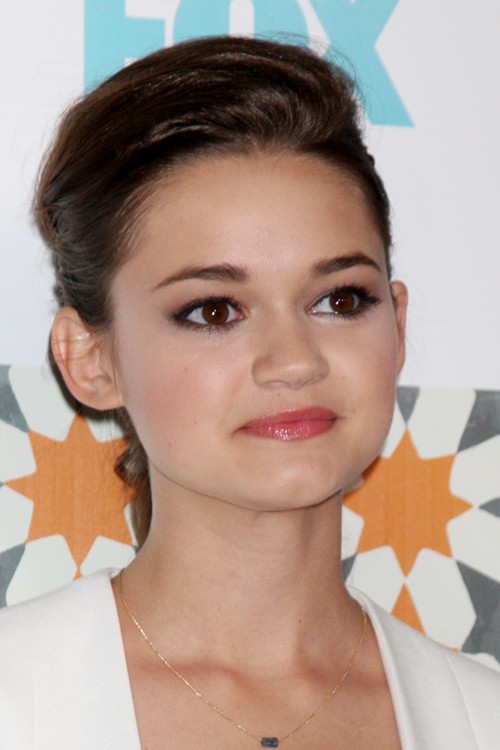 500px x 750px - Ciara Bravo's Hairstyles & Hair Colors | Steal Her Style