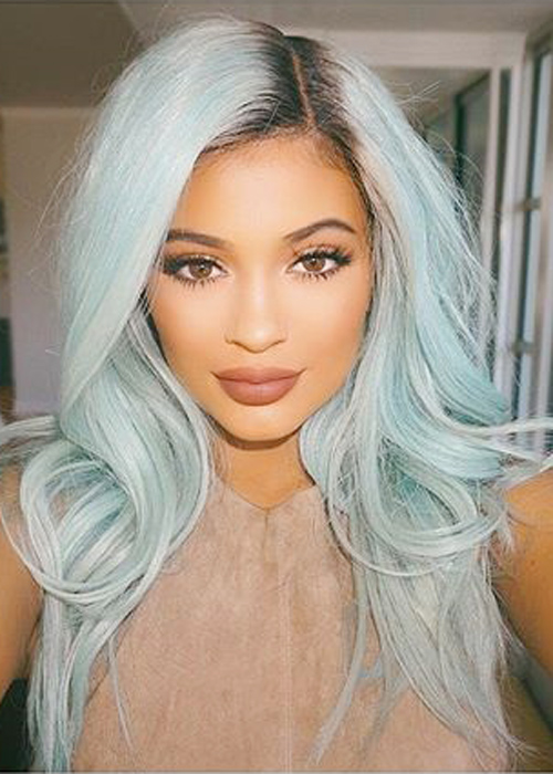 Kylie Jenner Wavy Blue Dark Roots, Uneven Color Hairstyle | Steal Her Style