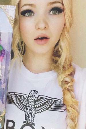 Dove Cameron Wavy Golden Blonde Braid, Face-Framing Pieces Hairstyle ...