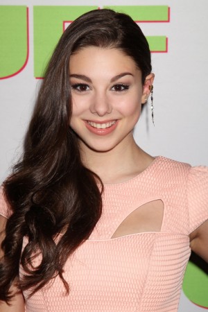 Kira Kosarin Wavy Dark Brown Faux Sidecut, Side Part Hairstyle | Steal ...