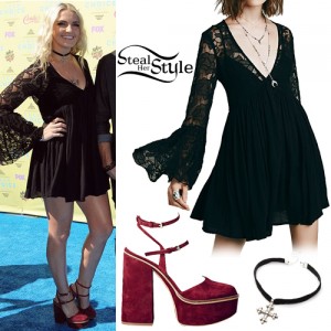 Rydel Lynch Clothes & Outfits | Steal Her Style