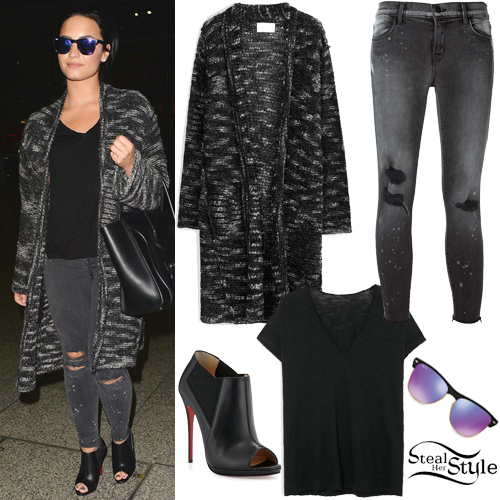 Demi Lovato arriving at Heathrow Airport in London. August 7th, 2015 - photo: PacificCoastNews