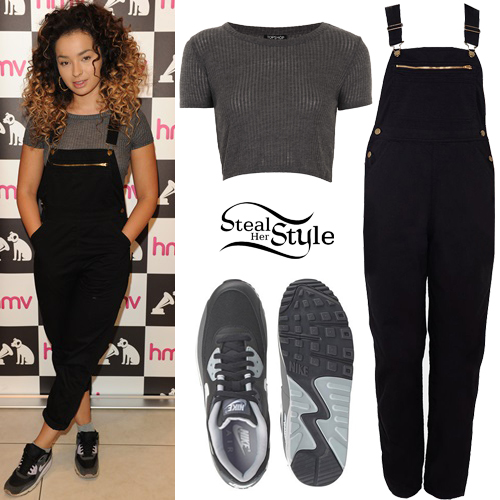 Ella Eyre meets and greets fans at Albu Signing at HMV. August 31th, 2015 - photo: AKM-GSI
