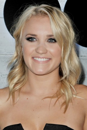 Emily Osment's Hairstyles & Hair Colors | Steal Her Style