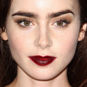 Lily Collins Makeup: Beige Eyeshadow & Red Lipstick | Steal Her Style