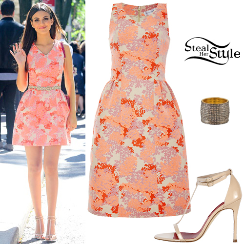 Victoria Justice arriving at the Carolina Herrera Show in New York. September 15th, 2015 - photo: AKM-GSI